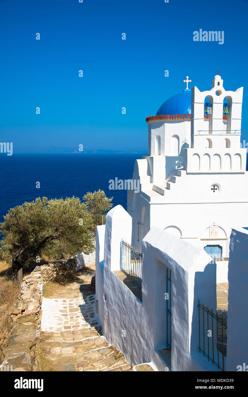 Weiße Kirche an Poulati, Sifnos, Griechenland Stockfoto