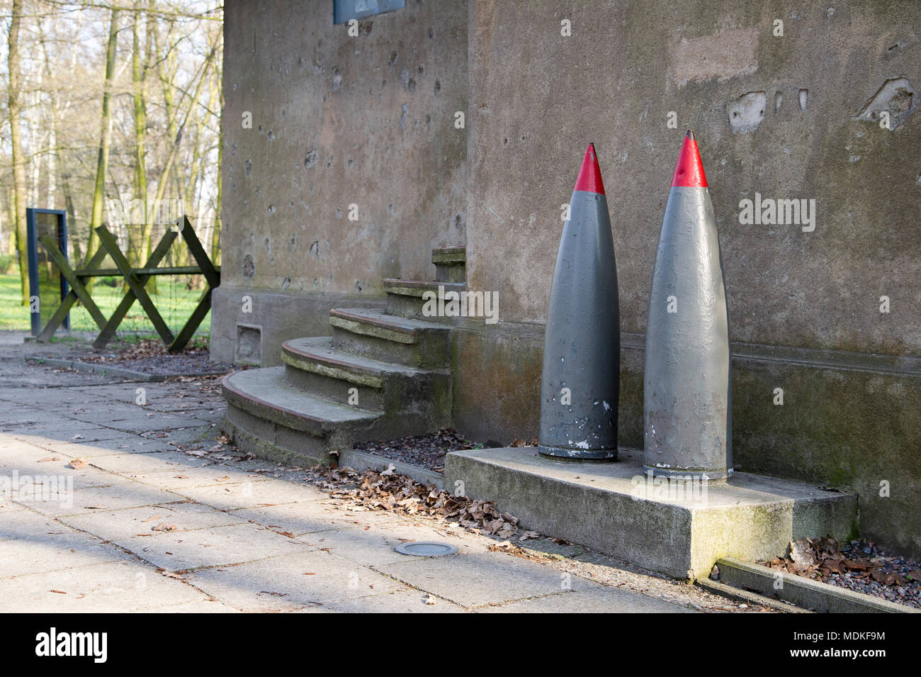 paar-240-kg-schwere-artillerie-schalen-bis-28-cm-sk-l-40-naval-guns