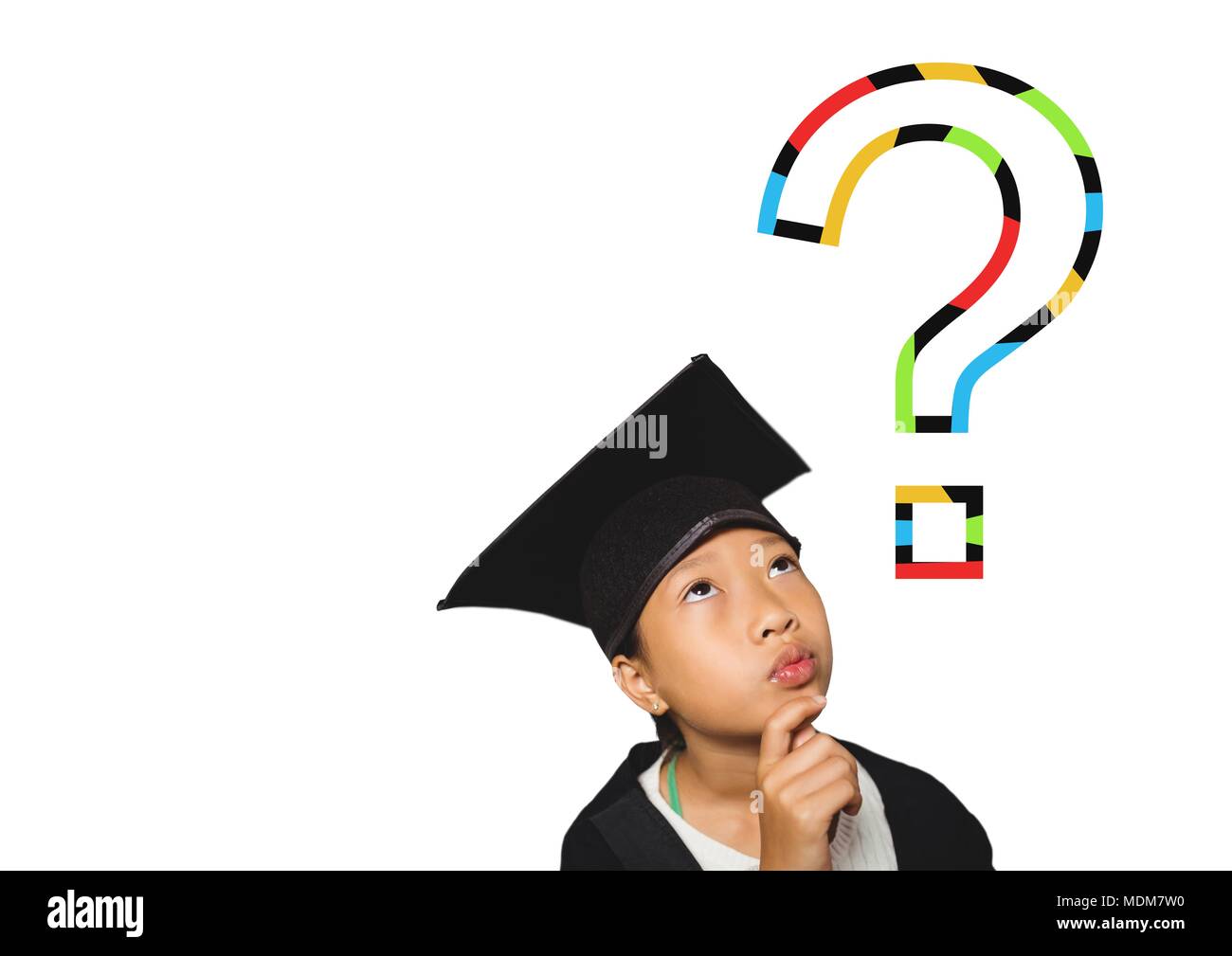 Ausgebildete Absolventen kid mit bunten Fragezeichen Stockfoto