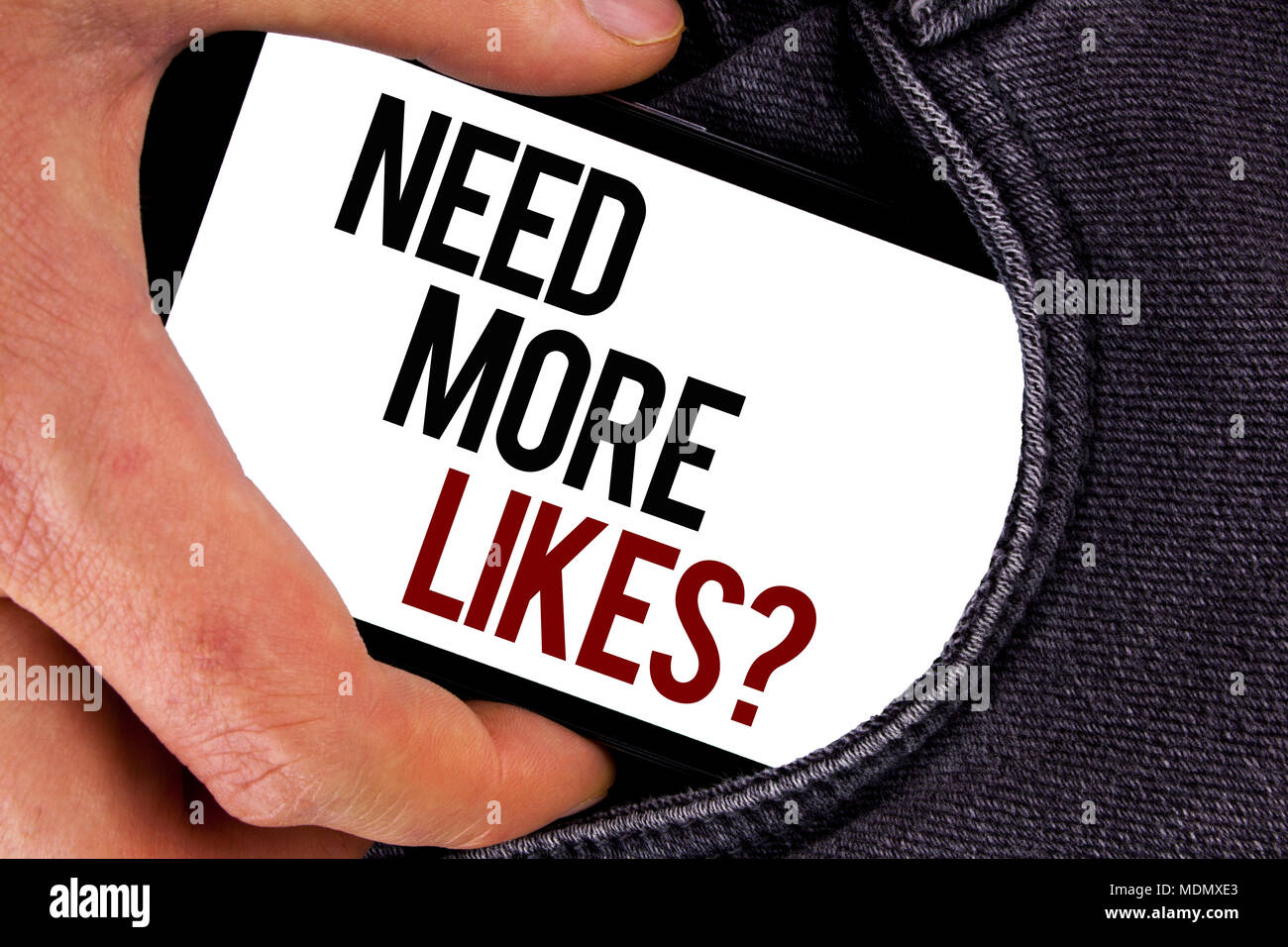 Handschrift text brauchen mehr Mag. Begriff Sinne verbessern erreichen Werbung Marketing SEO Marketing verbessern Mobile Bildschirm geschrieben in der Hand halten Stockfoto