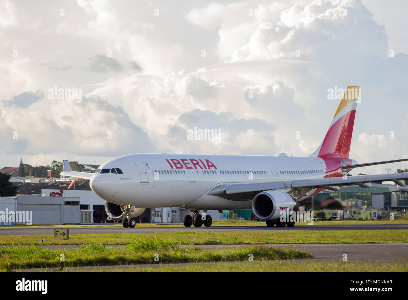 Iberia a330 Weg von Guatemala City. Stockfoto