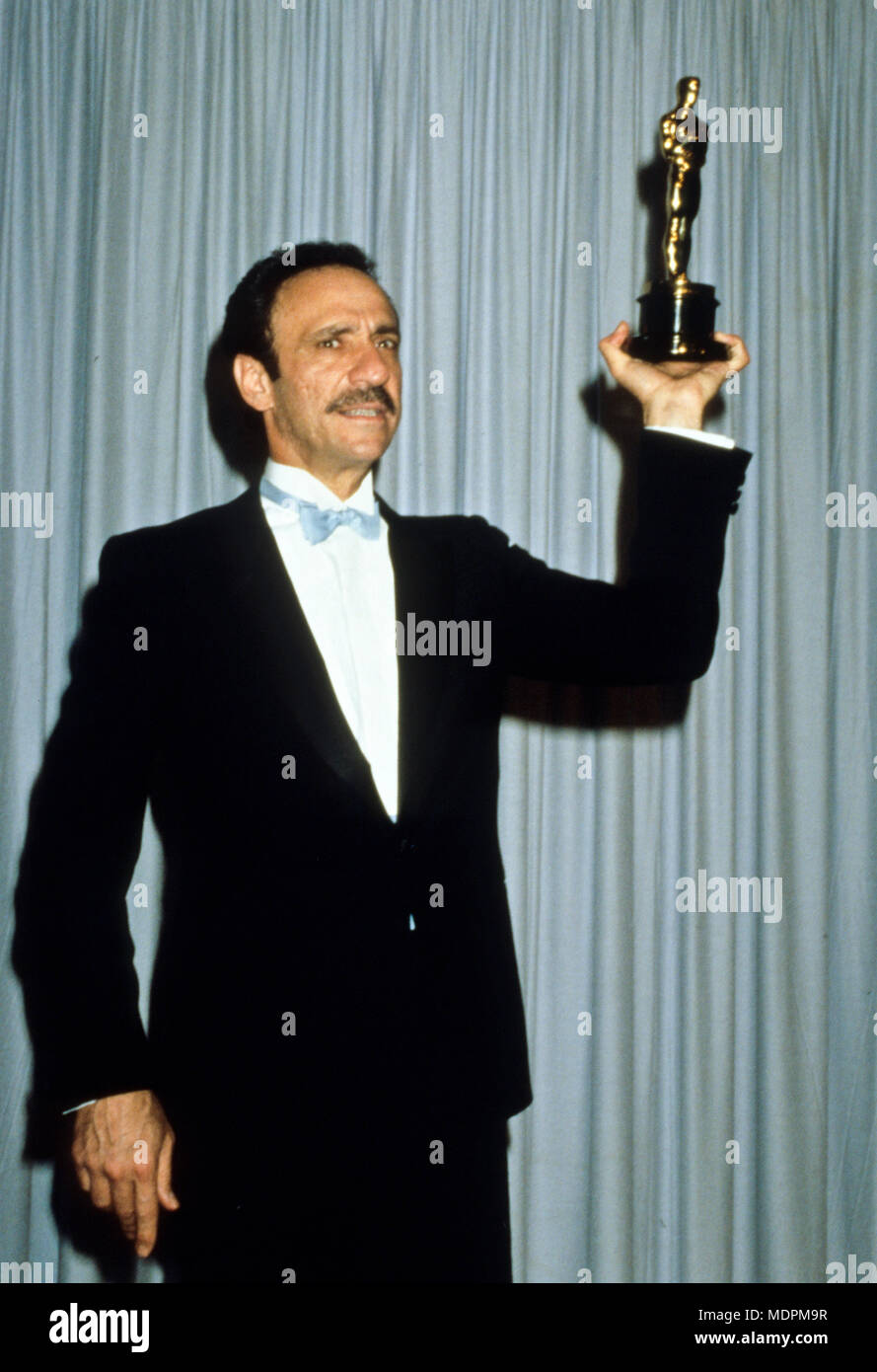 Fahrid Murray Abraham mit Oscar, 1985 Stockfoto