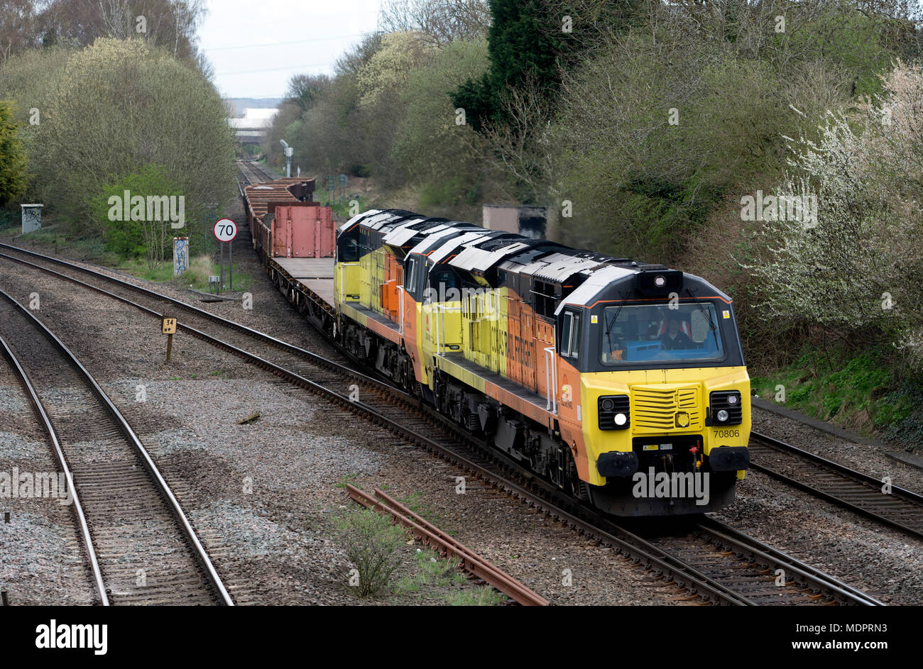 Zwei Colas Rail Class 70 diesel Lokomotiven ziehen ein güterzug am Wasser Orton, Warwickshire, England, Großbritannien Stockfoto