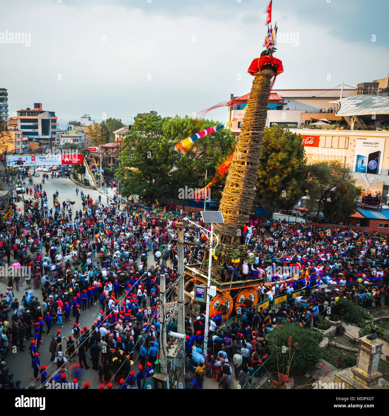 PATAN, Nepal - April 19, 2018: Erster Tag der Rato Machhindranath Festival. Rato Machhindranath ist eine Gottheit verehrt als der Gott des Regens. Stockfoto