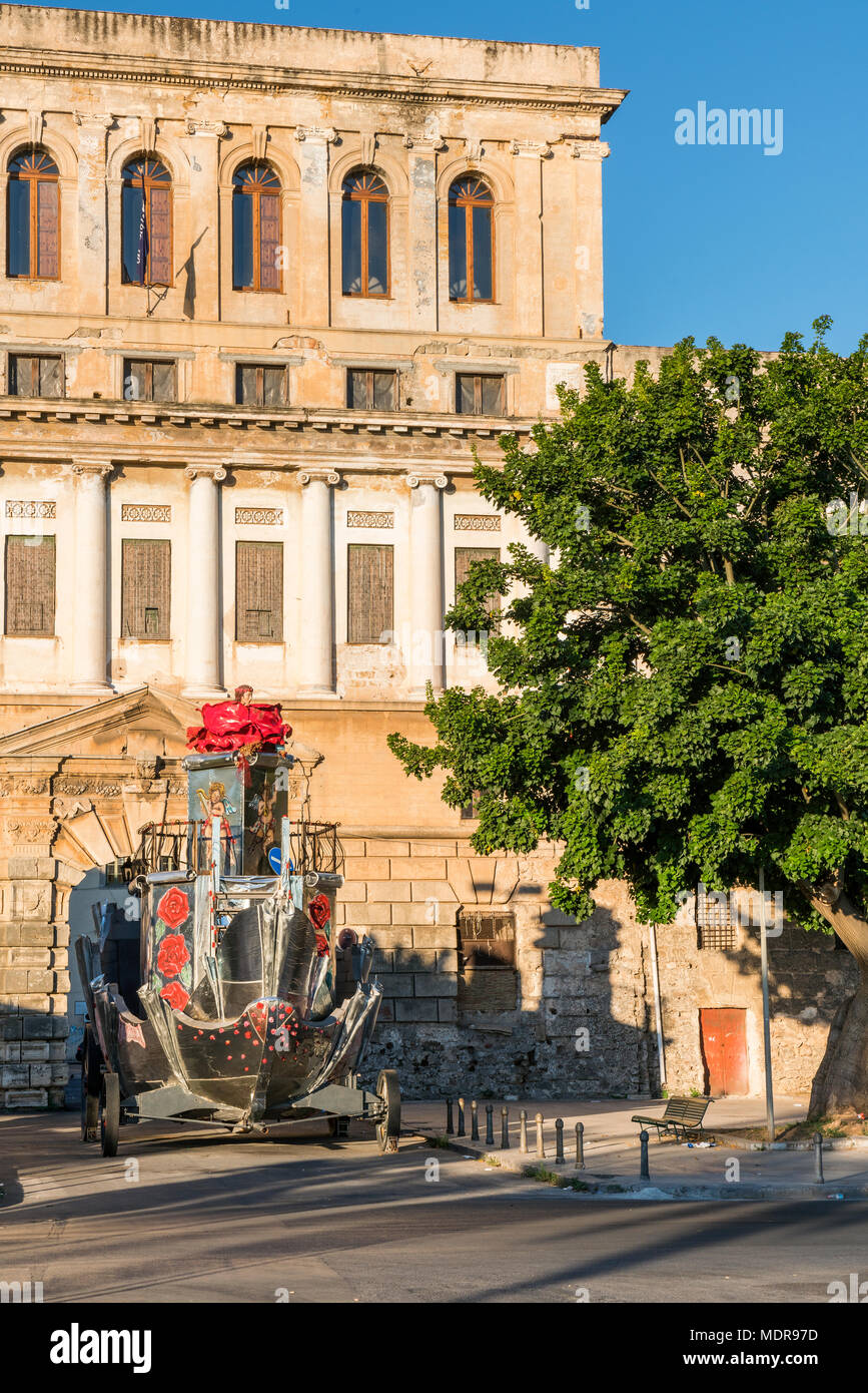 Das Gefäß geformt Wagen an der Parade nahmen Die festino Santa Rosalia in Palermo, Sizilien zu Feiern, am 14. Juli. Stockfoto