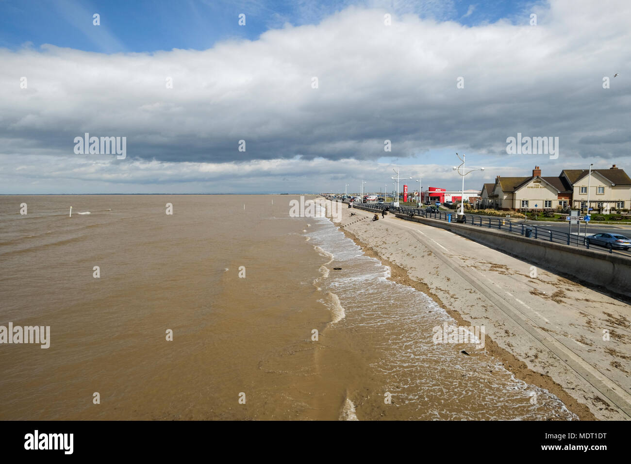 Blick entlang der Küste bei Southport vom Pier Stockfoto