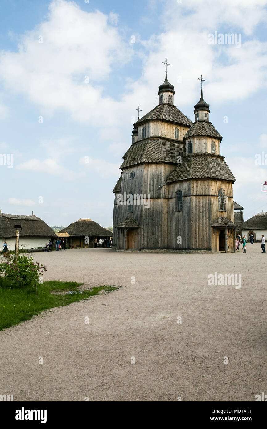 Saporischschja - Ukraine, Mai 02, 2015: Die hölzerne Kirche im Museum von Zaporizhian Kosaken auf der Insel Khortytsya Stockfoto