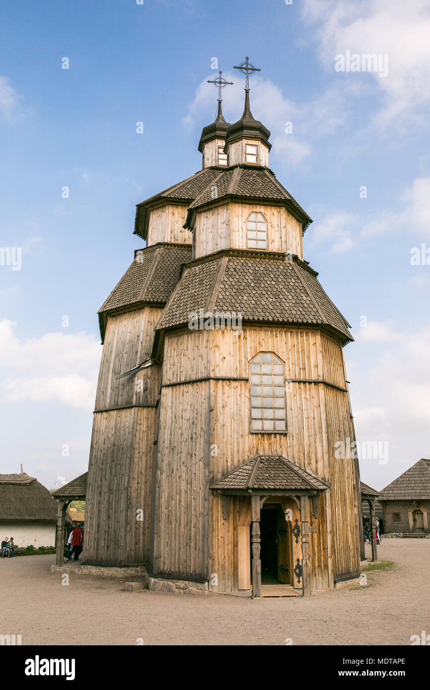 Saporischschja - Ukraine, Mai 02, 2015: Die hölzerne Kirche im Museum von Zaporizhian Kosaken auf der Insel Khortytsya Stockfoto