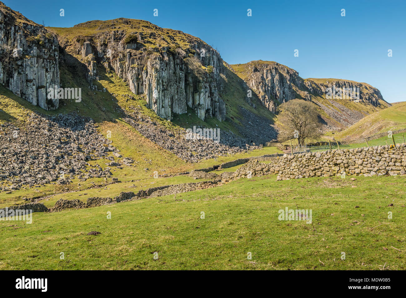 North Pennines Landschaft, der dolerit Klippen, Teil der großen Whin Sill, an Holwick Narben, Teesdale, Großbritannien Stockfoto