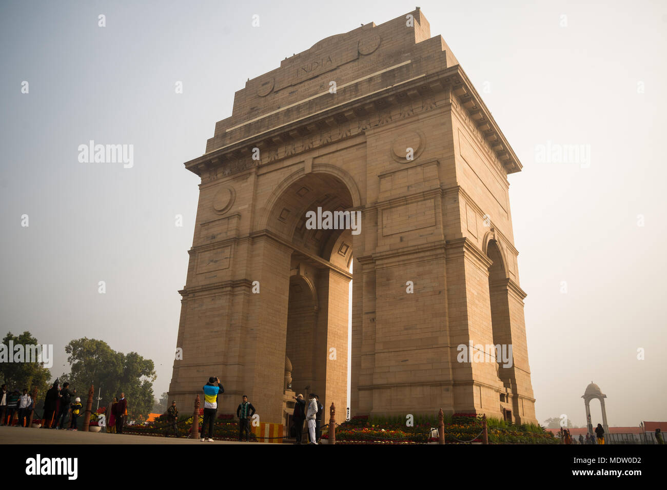 Neu Delhi, Indien, 27. Januar 2018: Vordach und India Gate in Neu Delhi Indien. Tag der Republik Stockfoto