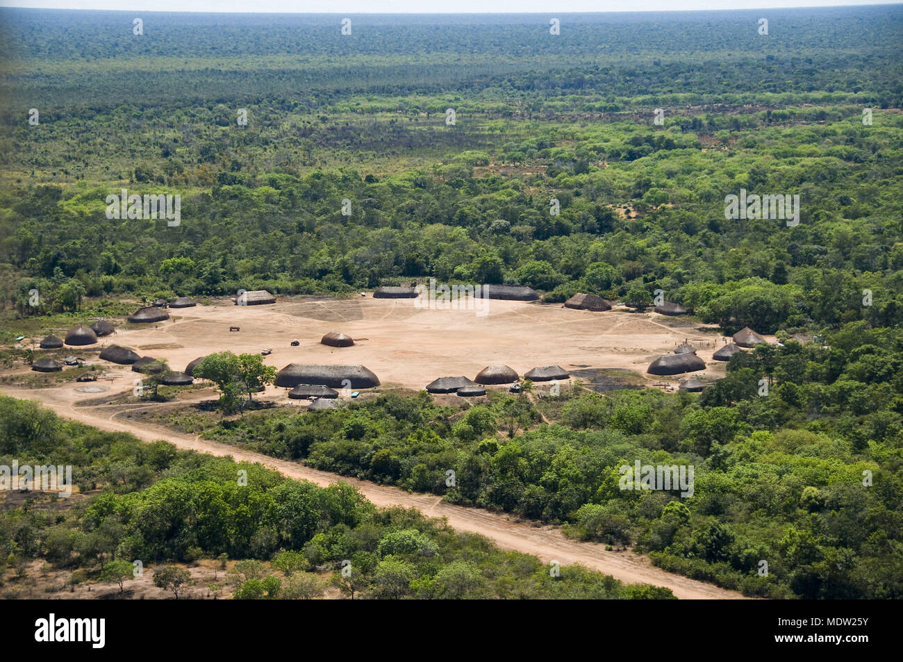 Luftbild des Dorfes Aiha Kalapalo - Indigena Parque do Xingu - MT. Stockfoto