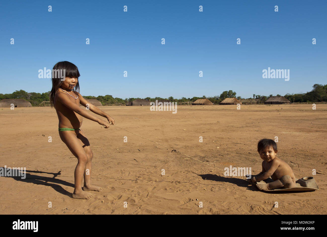 Children's Play Village Kalapalo Aiha - Indigene Park des Xingu Stockfoto