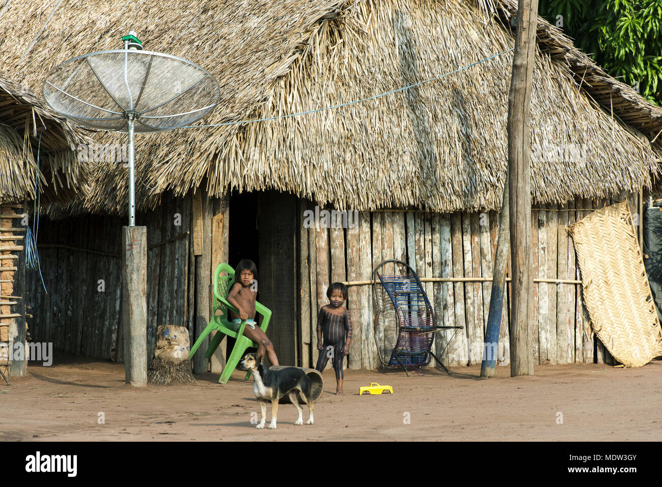 Kinder des Dorfes kayapo Moikarako die hohle Tür-Kayapó indigene Land Stockfoto