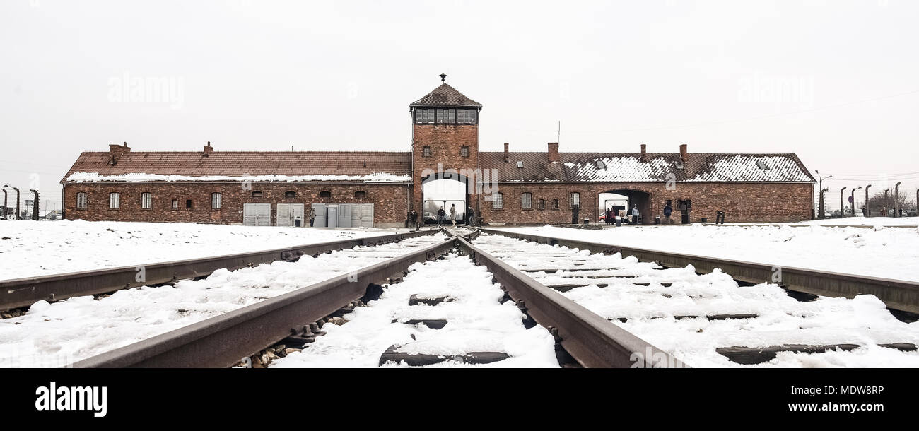 Oswiecim/Polen - 02.15.2018: Rampe Eingang zum Konzentrationslager Auschwitz Birkenau. Bahn Anreise. Stockfoto
