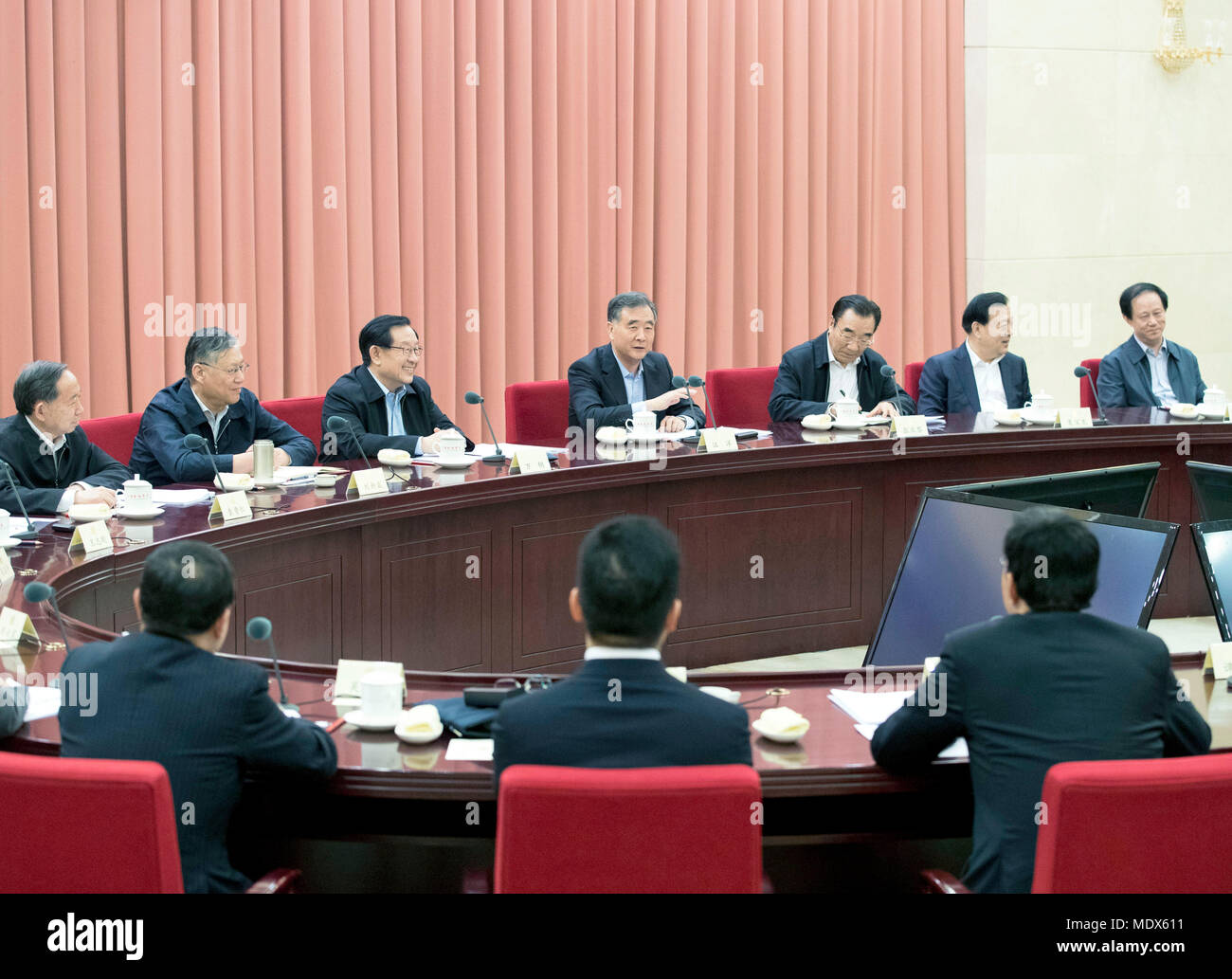 Peking, China. 20 Apr, 2018. Wang Yang, der Vorsitzende des Nationalen Ausschusses der Chinese People's Political Consultative Conference (Cppcc), leitet eine bi-weekly Beratungsgespräch Der pkkcv National Committee in Peking, der Hauptstadt von China, 20. April 2018. Credit: Wang Ye/Xinhua/Alamy leben Nachrichten Stockfoto