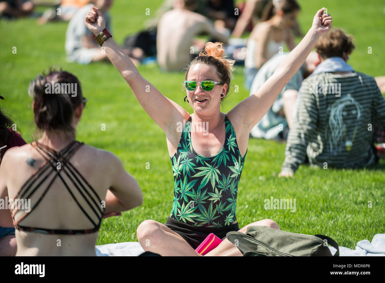 London, Großbritannien. 20. April 2018. Die jährlichen 420 Pro-Cannabis-Rallye im Hyde Park. Credit: Guy Corbishley/Alamy leben Nachrichten Stockfoto