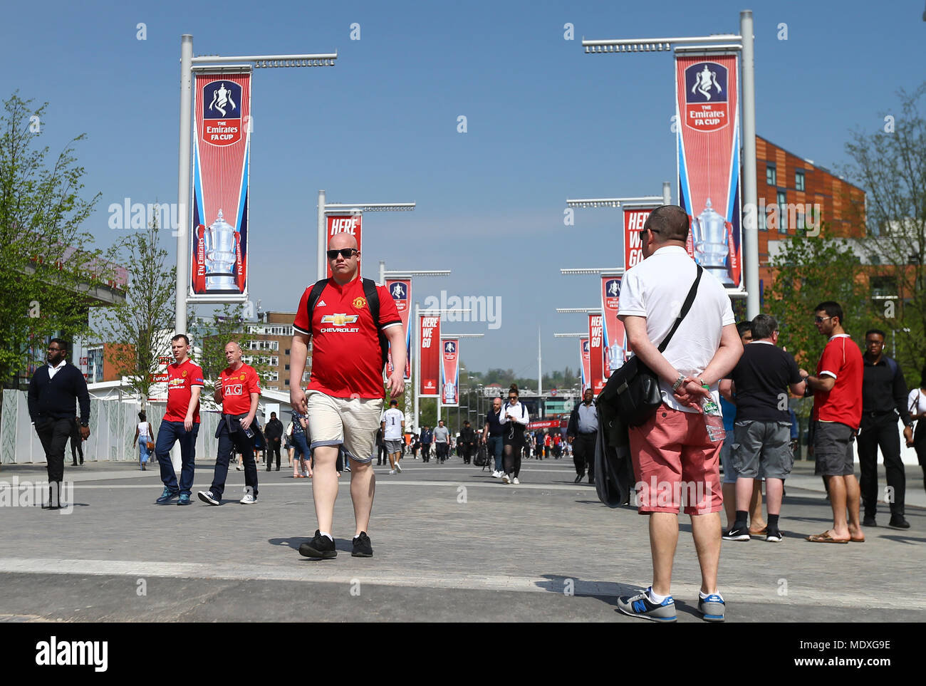London, Großbritannien. 21. April 2018. London, Großbritannien. 21. April 2018. Manchester United Fans vor der FA Cup Semi Finale zwischen Manchester United und Tottenham Hotspur im Wembley Stadium am 21. April 2018 in London, England. (Foto von Leila Coker/phcimages.com) Credit: PHC Images/Alamy Live News Credit: PHC Images/Alamy Live News Credit: PHC Images/Alamy Live News Credit: PHC Images/Alamy leben Nachrichten Stockfoto