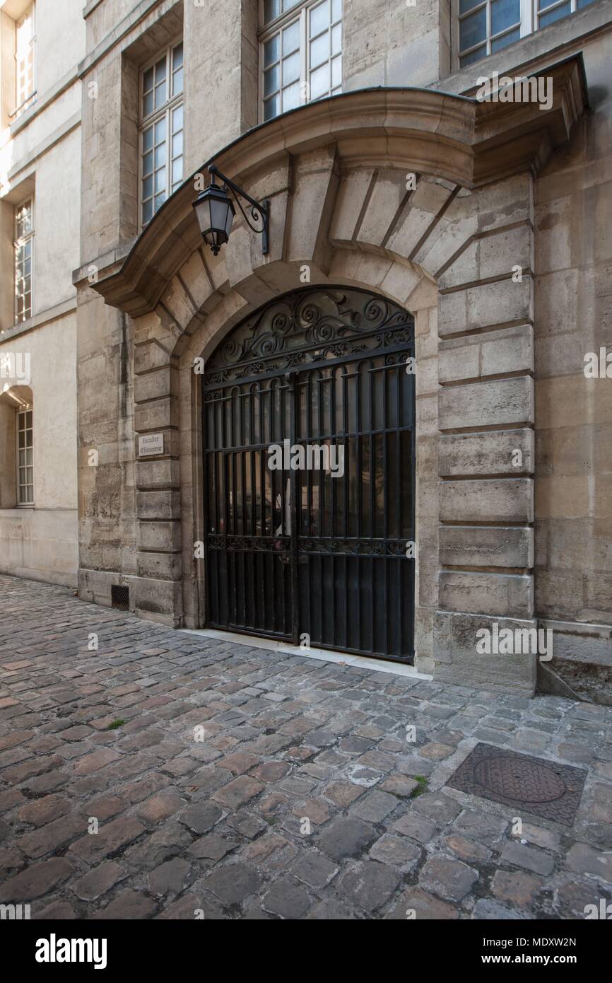 Paris, 14 rue Charlemagne, lycee Charlemagne, ersten Hof neben der Kirche Stockfoto