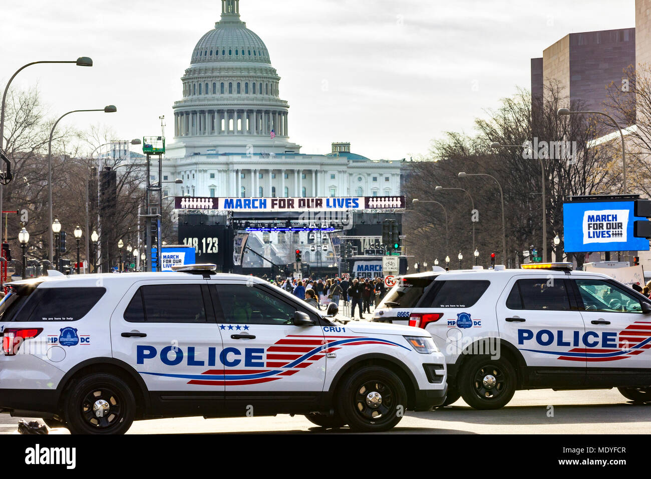 Polizei Autos, bevor die Rallye begann. März für unser Leben Kundgebung gegen Waffengewalt am 24. März 2018 in Washington, DC. Stockfoto