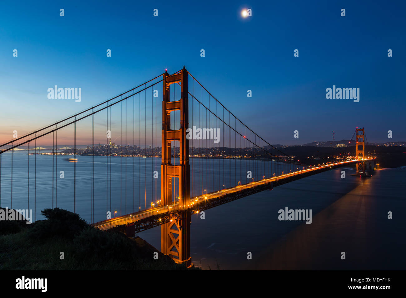 Night Shot von der Golden Gate Bridge und der San Francisco von der Batterie Spencer Stockfoto