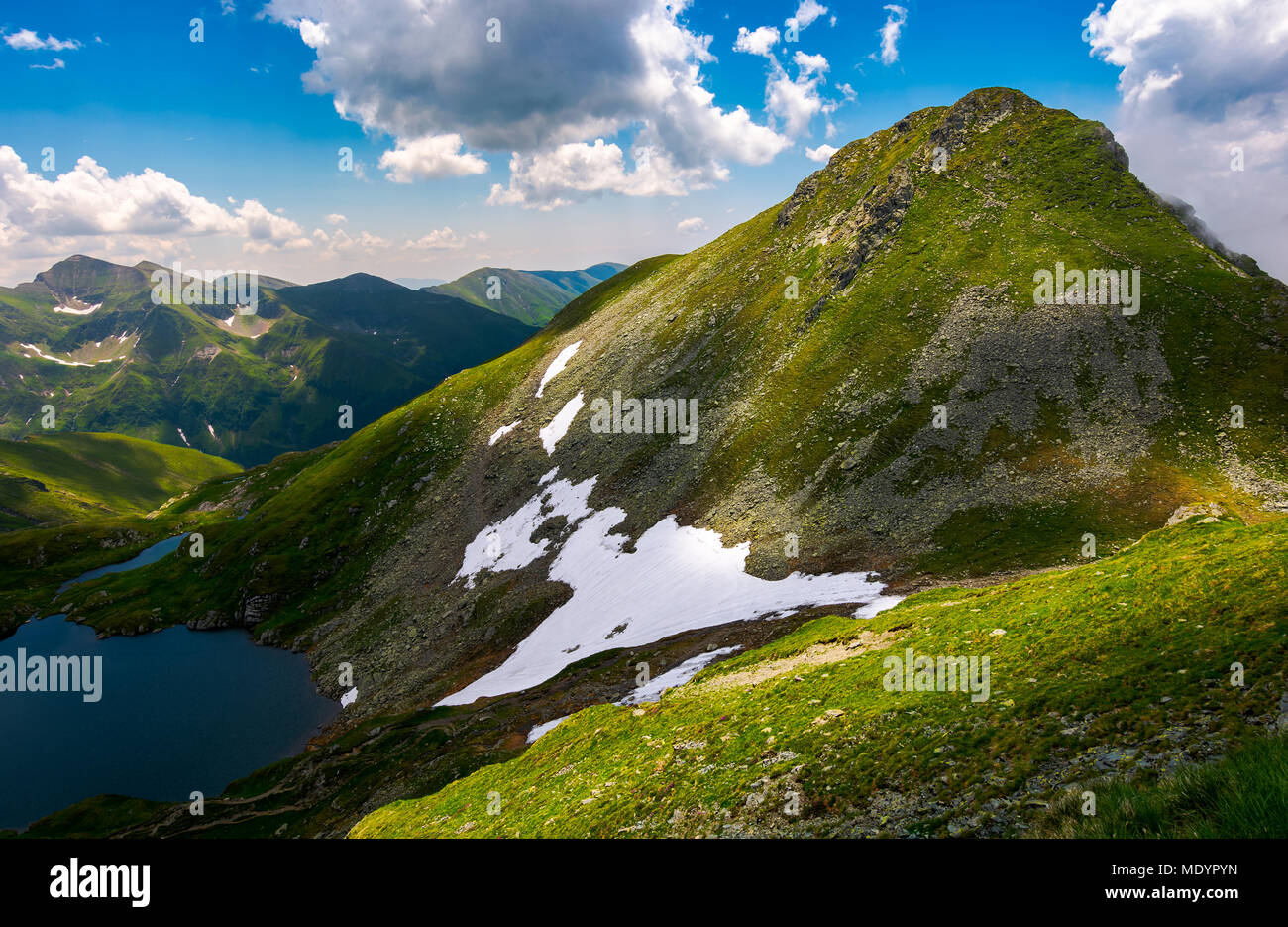 Saua Fagarasan Caprei Gipfel der Berge. wunderschöne Sommer Landschaft des südlichen Karpaten in Rumänien Stockfoto