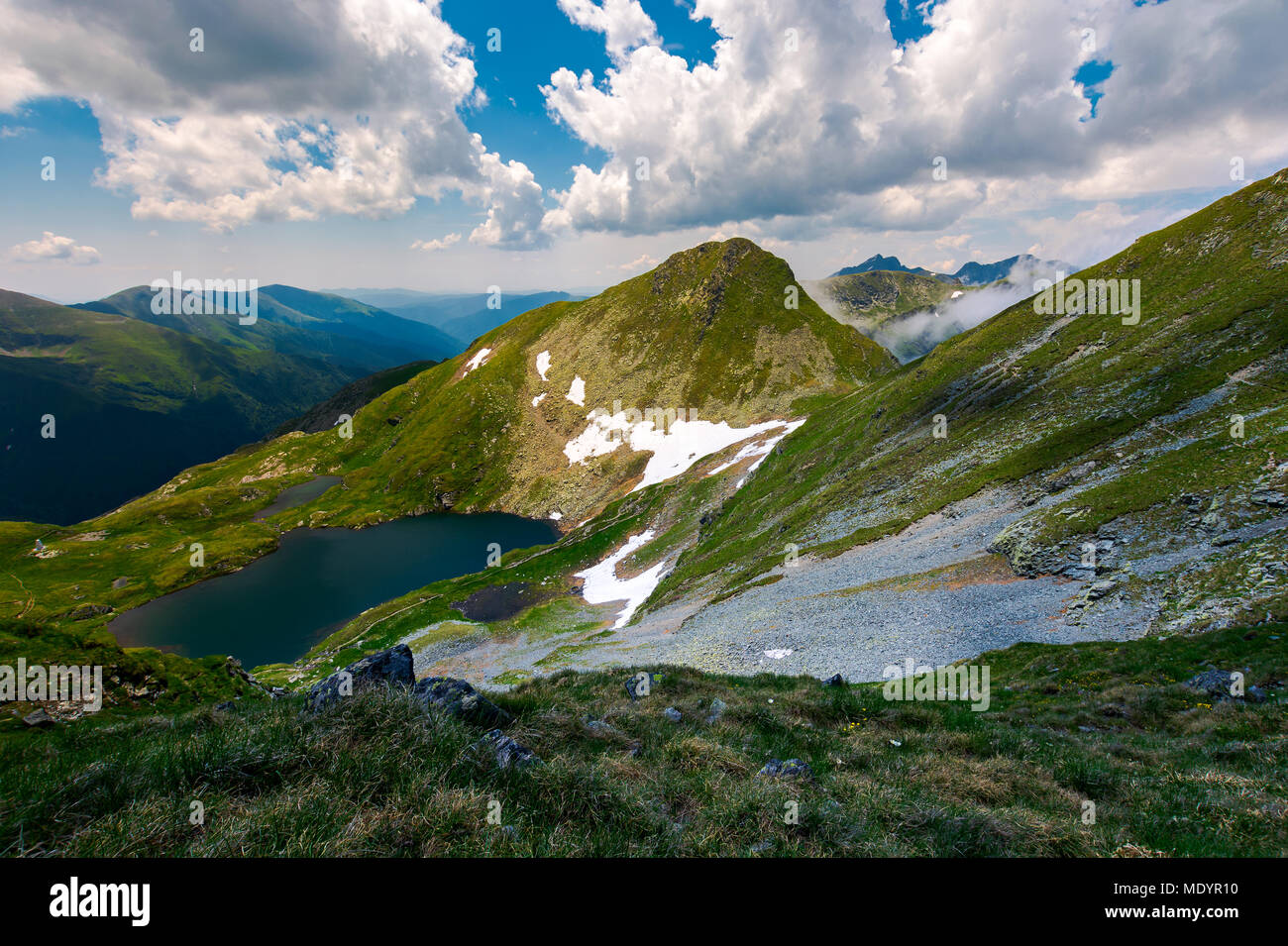Saua Fagarasan Caprei Gipfel der Berge. wunderschöne Sommer Landschaft des südlichen Karpaten in Rumänien Stockfoto