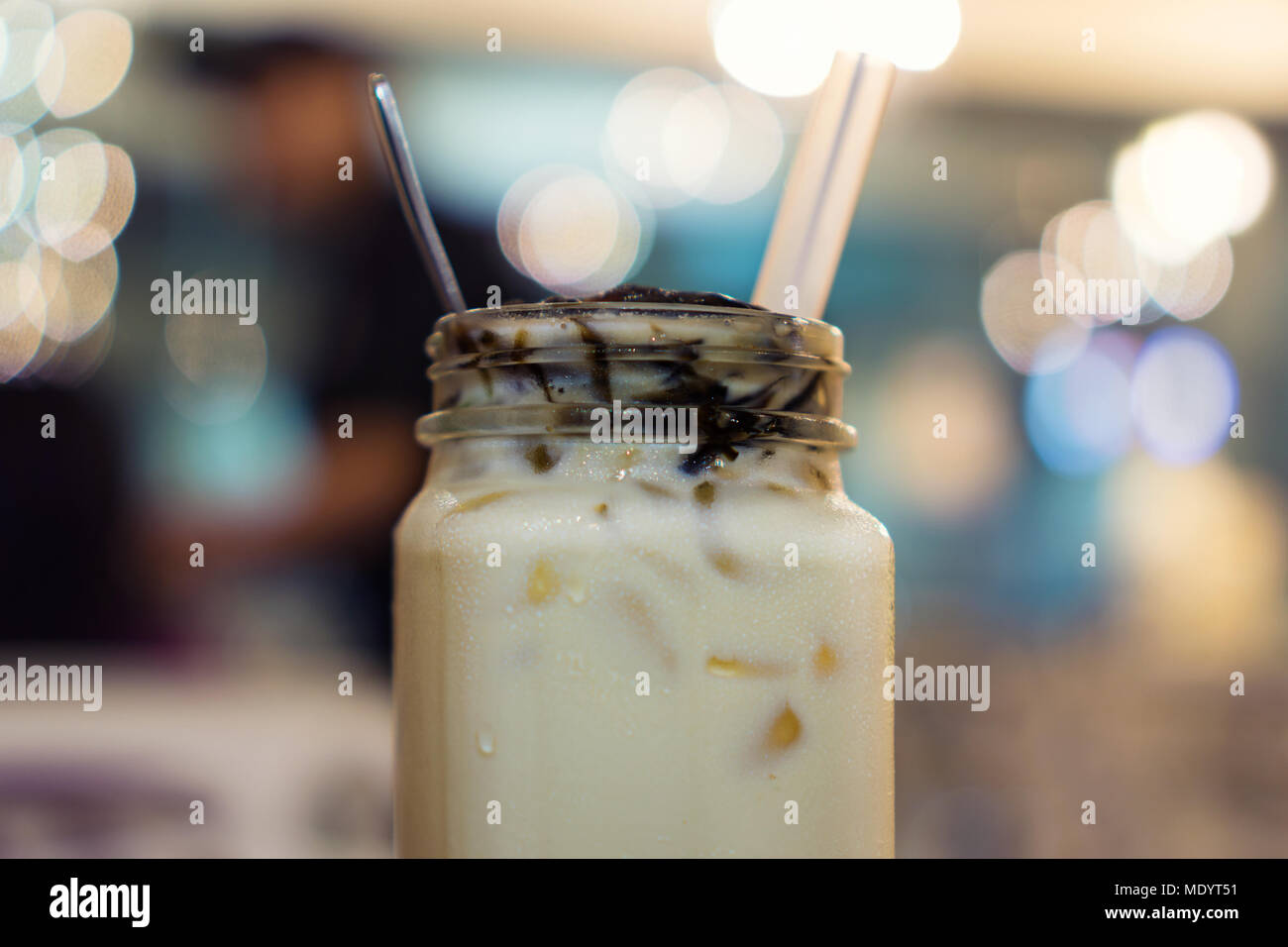 Kalte milchig Grass jelly Drink auf bokeh Hintergrund Stockfoto