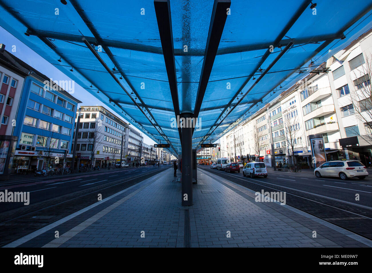 Moderne Station der Stadtbahn oder Stadtbahn in Bonn, Nordrhein-Westfalen, Deutschland. Stockfoto