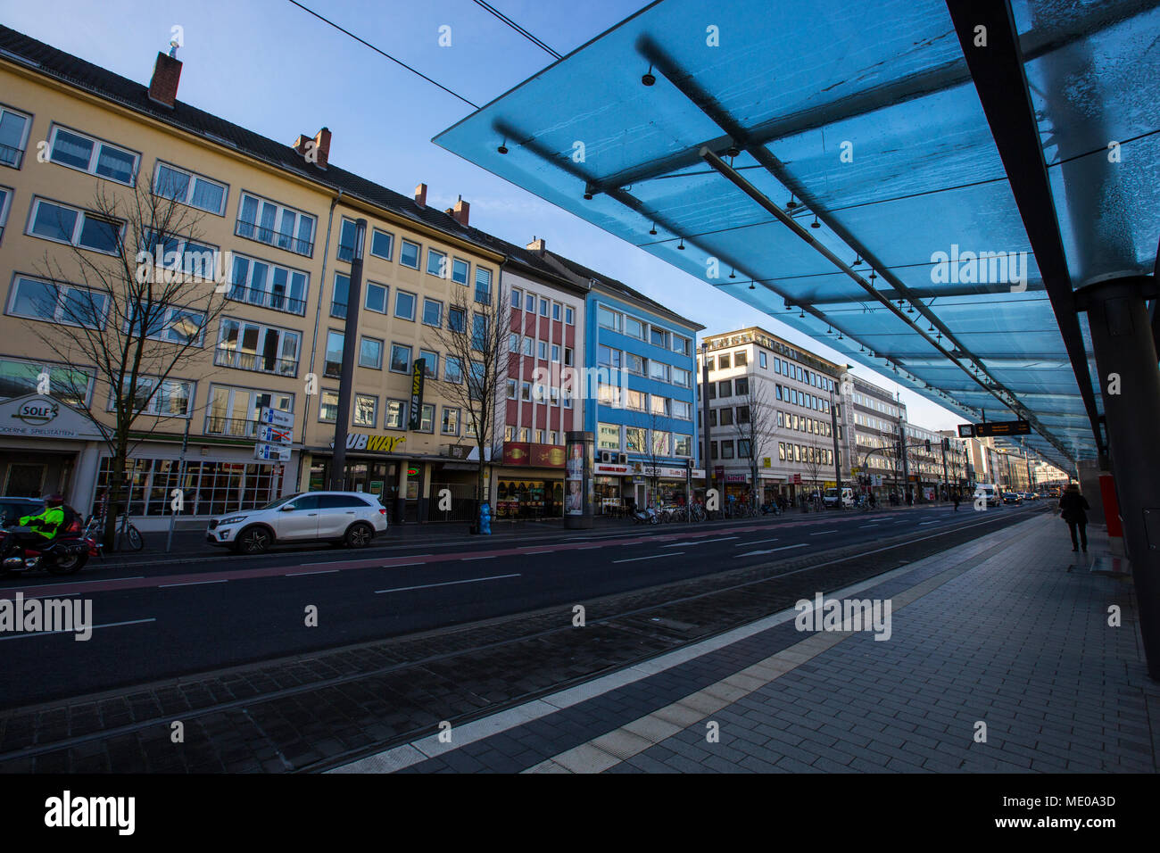 Moderne Station der Stadtbahn oder Stadtbahn in Bonn, Nordrhein-Westfalen, Deutschland. Stockfoto