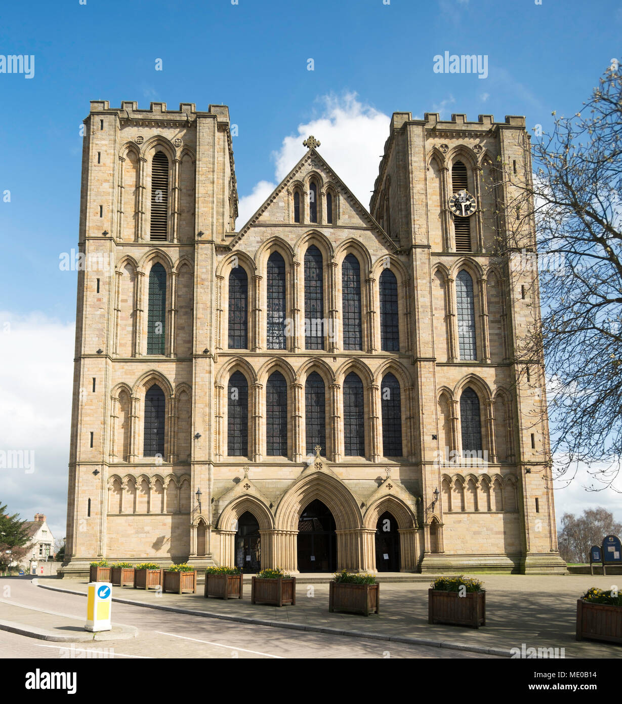 Die Westfassade der Kathedrale oder Münster Ripon Ripon, North Yorkshire, England, Großbritannien Stockfoto