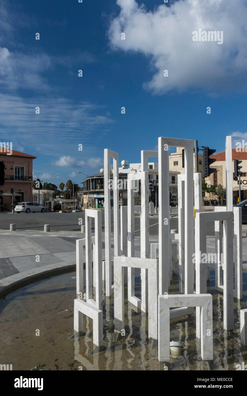 Wasserspiel in der regenerierte Altstadt von Paphos auf der Paphos karvella Straße, Paphos, Zypern, Europa Stockfoto