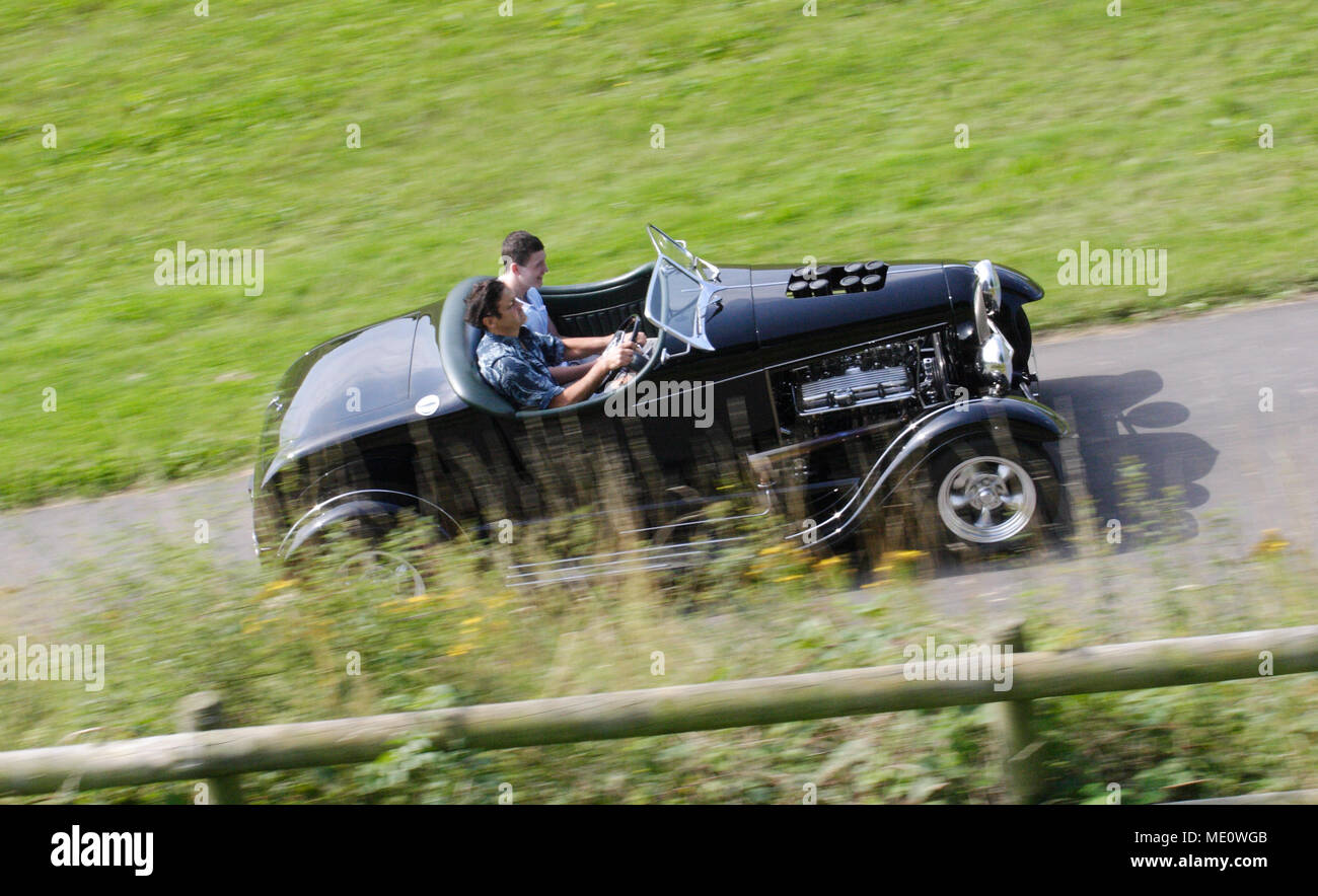 Schwarz Retro Vintage hotrod restomod Autofahren schnell Stockfoto