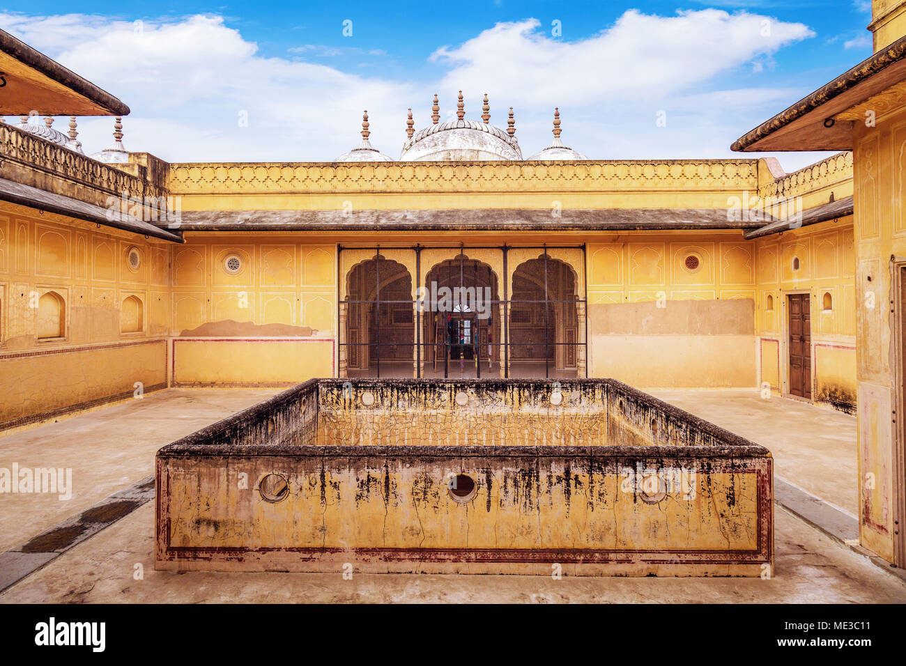 Nahargarh Fort Jaipur Rajasthan gelbem Sandstein architektonische Struktur und Blick auf die offene Terrasse Stockfoto