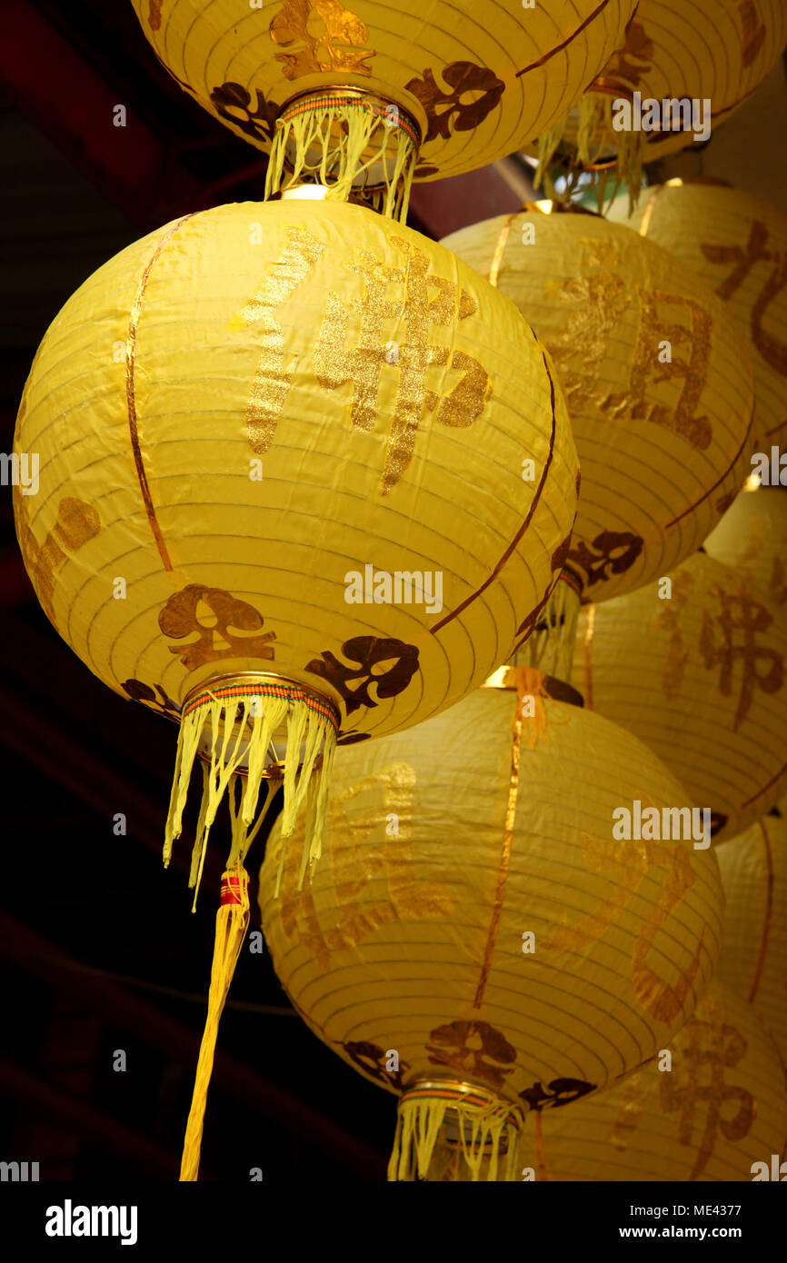 Gelbes Papier Lampions, Feiern zum chinesischen Neujahr, Bangkok, Thailand. Stockfoto