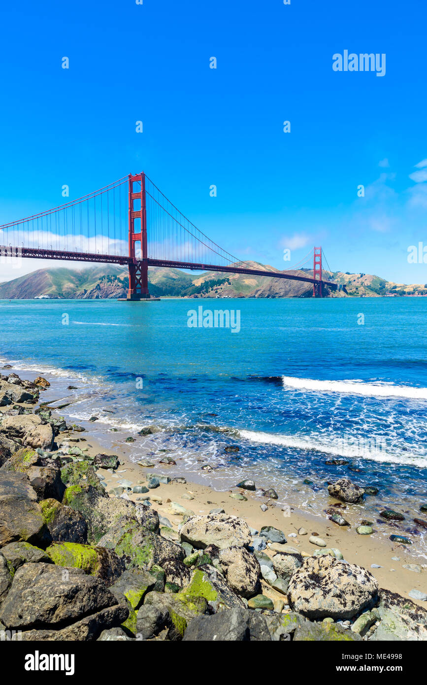 Golden Gate Bridge in San Francisco - Veranschaulichung von Torpedo Wharf, Kalifornien, USA Stockfoto