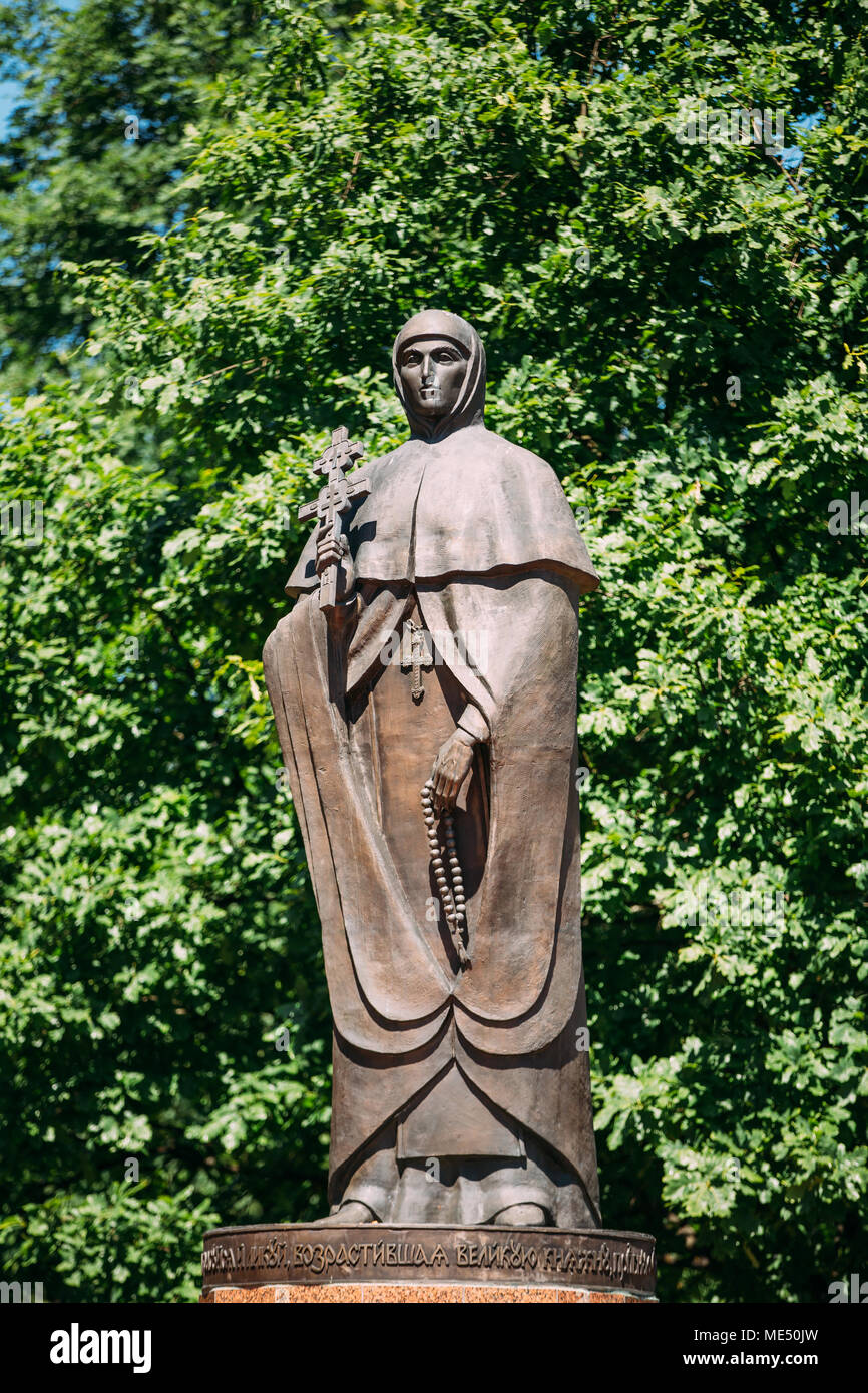 Polotsk, Belarus. Denkmal für Euphrosyne von Polotsk - Nonne und Erzieher. Sie verherrlicht im Gesicht der Heiligen als Reverend. Stockfoto