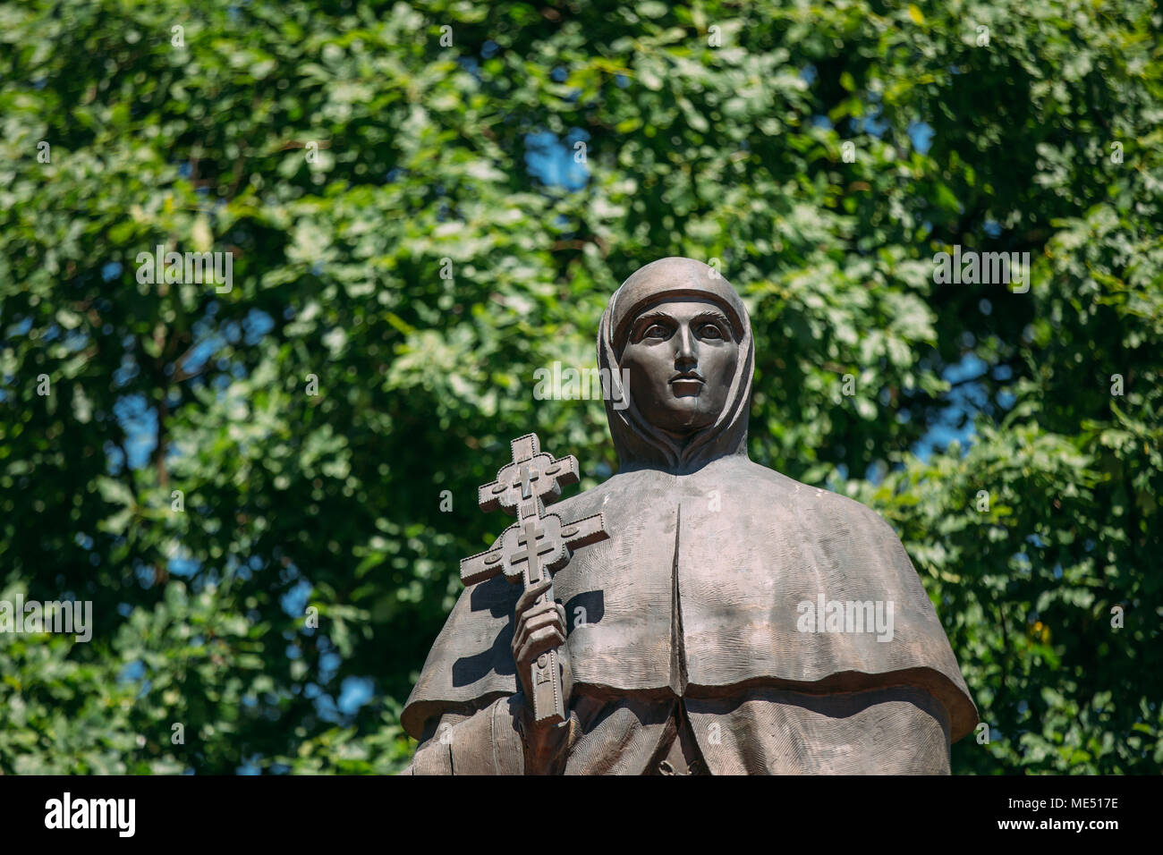 Polotsk, Belarus. Denkmal für Euphrosyne von Polotsk - Nonne und Erzieher. Sie verherrlicht im Gesicht der Heiligen als Reverend. Stockfoto