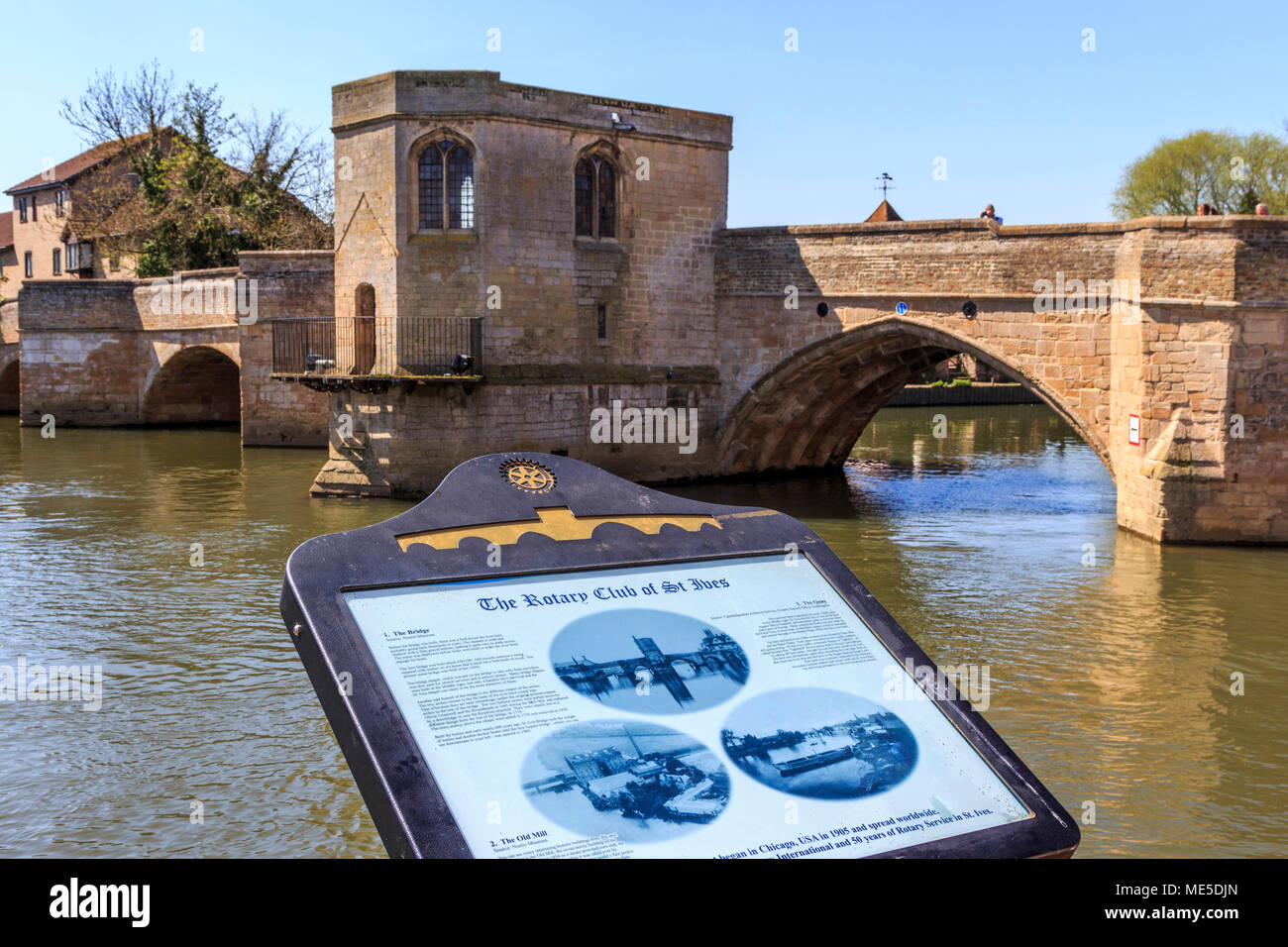 Informationen Plakette, Kapelle St. Ledger (Kapelle auf der Brücke), St Ives Stadtmitte auf dem großen Fluss Ouse, Cambridgeshire, England, UK, GB Stockfoto