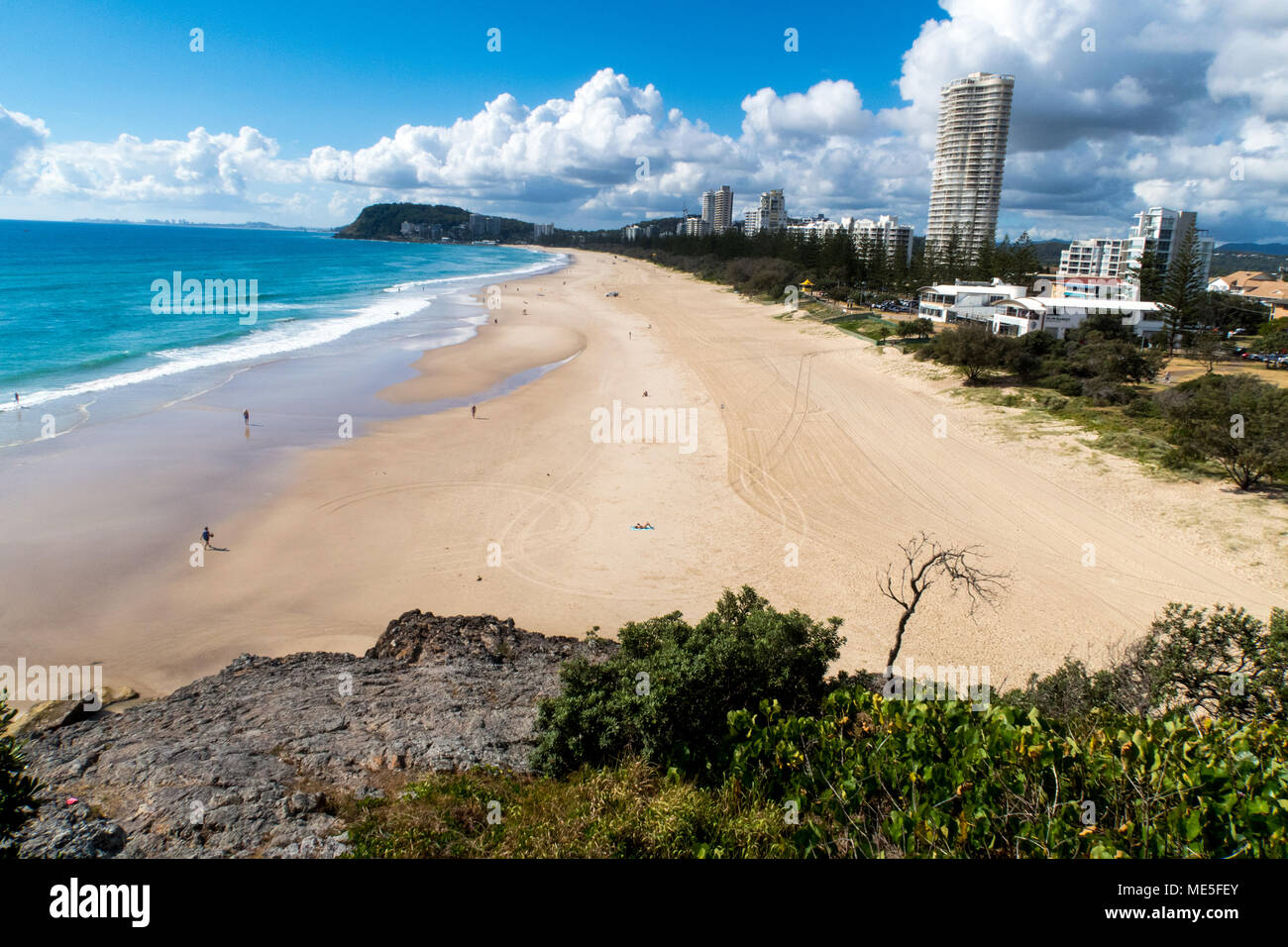 Auf der Suche nach Süden in Richtung Burleigh Heads an der Gold Coast in Australien Stockfoto
