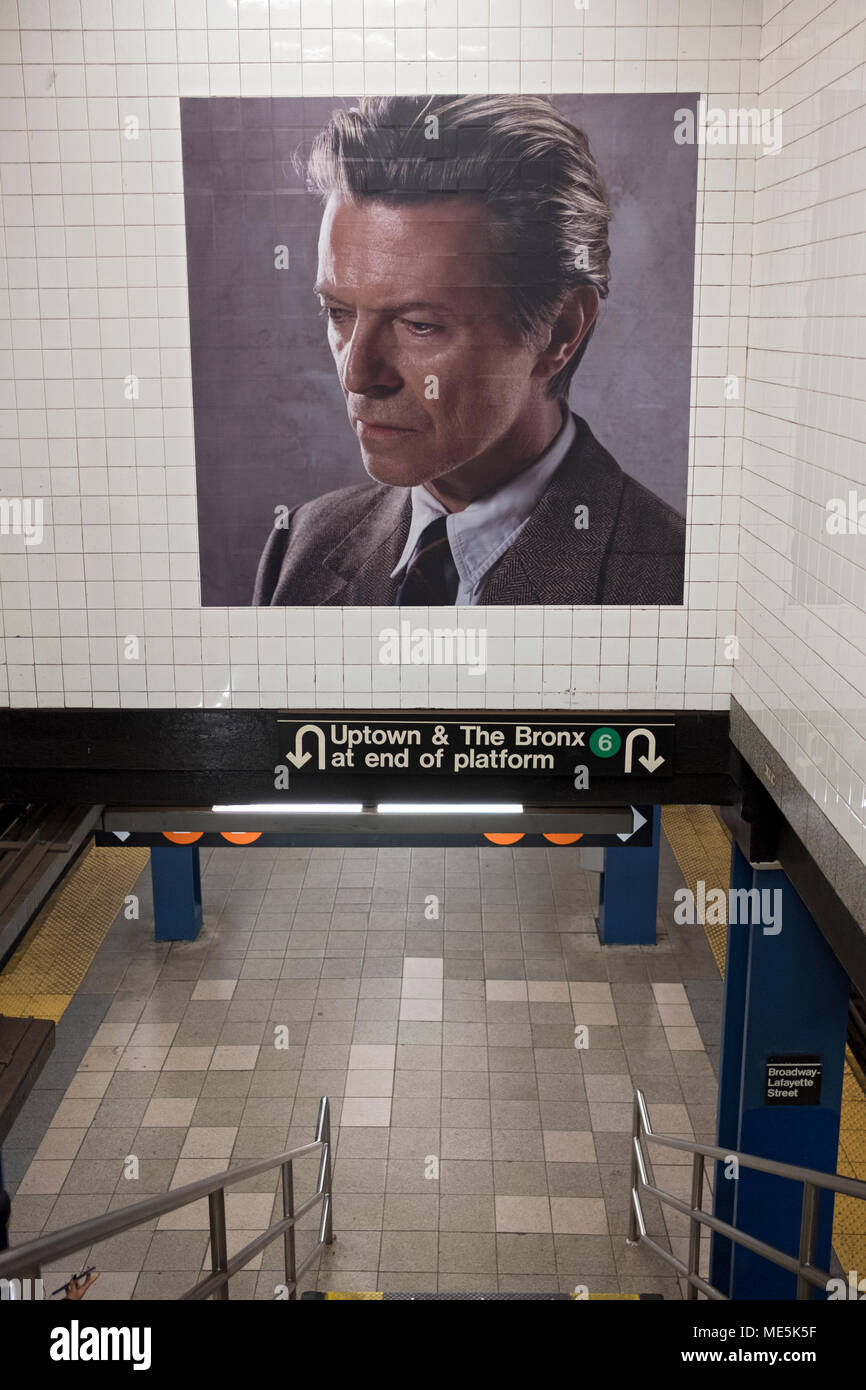 Eine große David Bowie Foto am Broadway - Lafayette u-bahn haltestelle in Greenwich Village in Manhattan, New York City Stockfoto