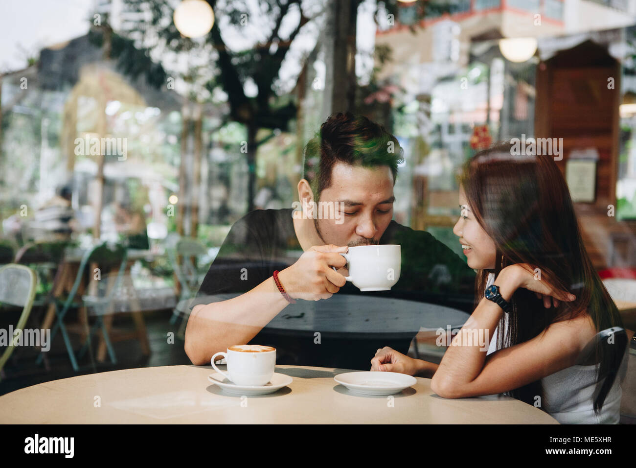 Schönen asiatischen Paar Kaffee Stockfoto