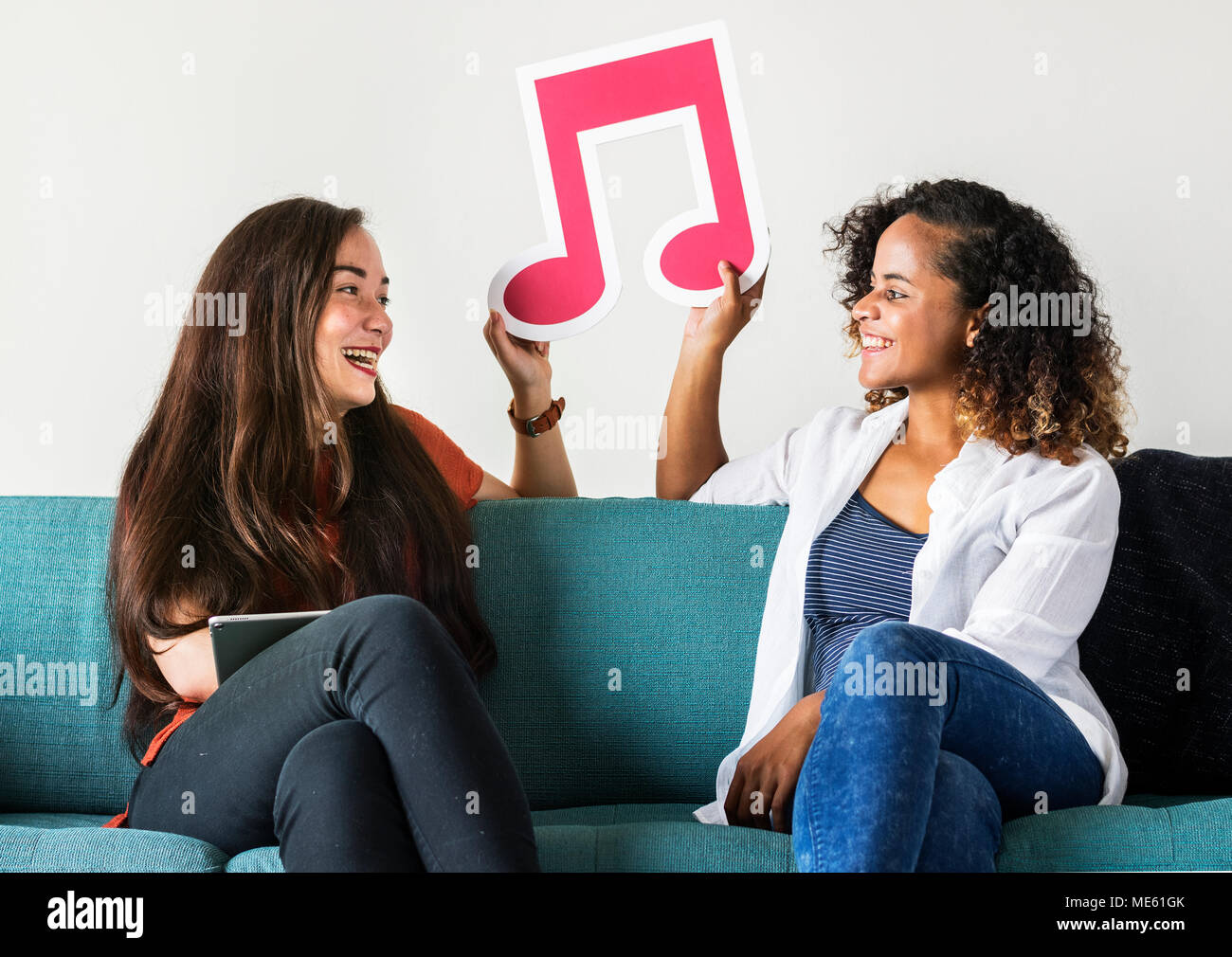 Junge Mädchen mit Symbol Musiknote Stockfoto