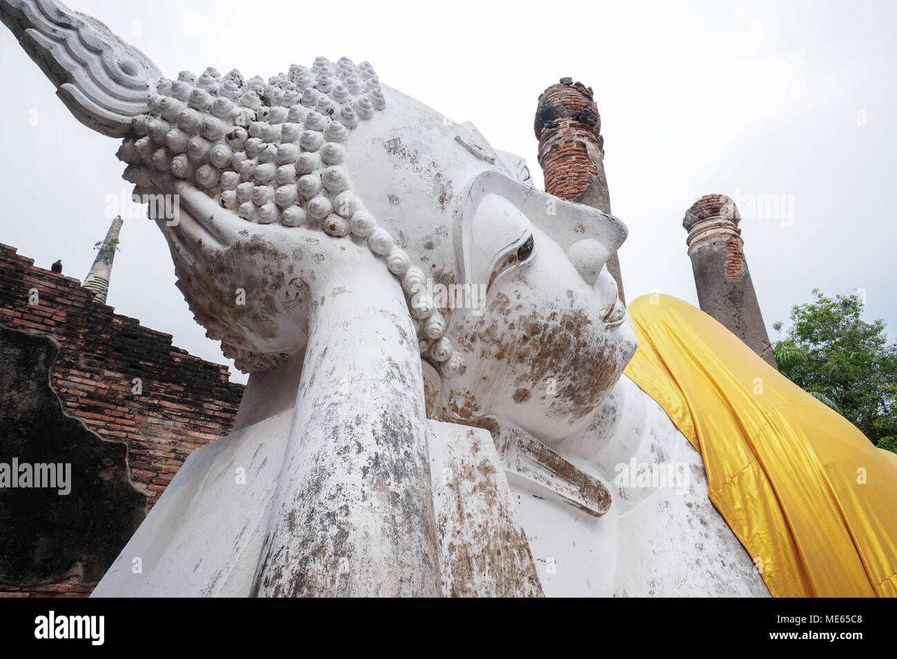 Schlaf Buddha-Statue im Wat Yai Chaimongkol, Ayutthaya, Thailand. Stockfoto