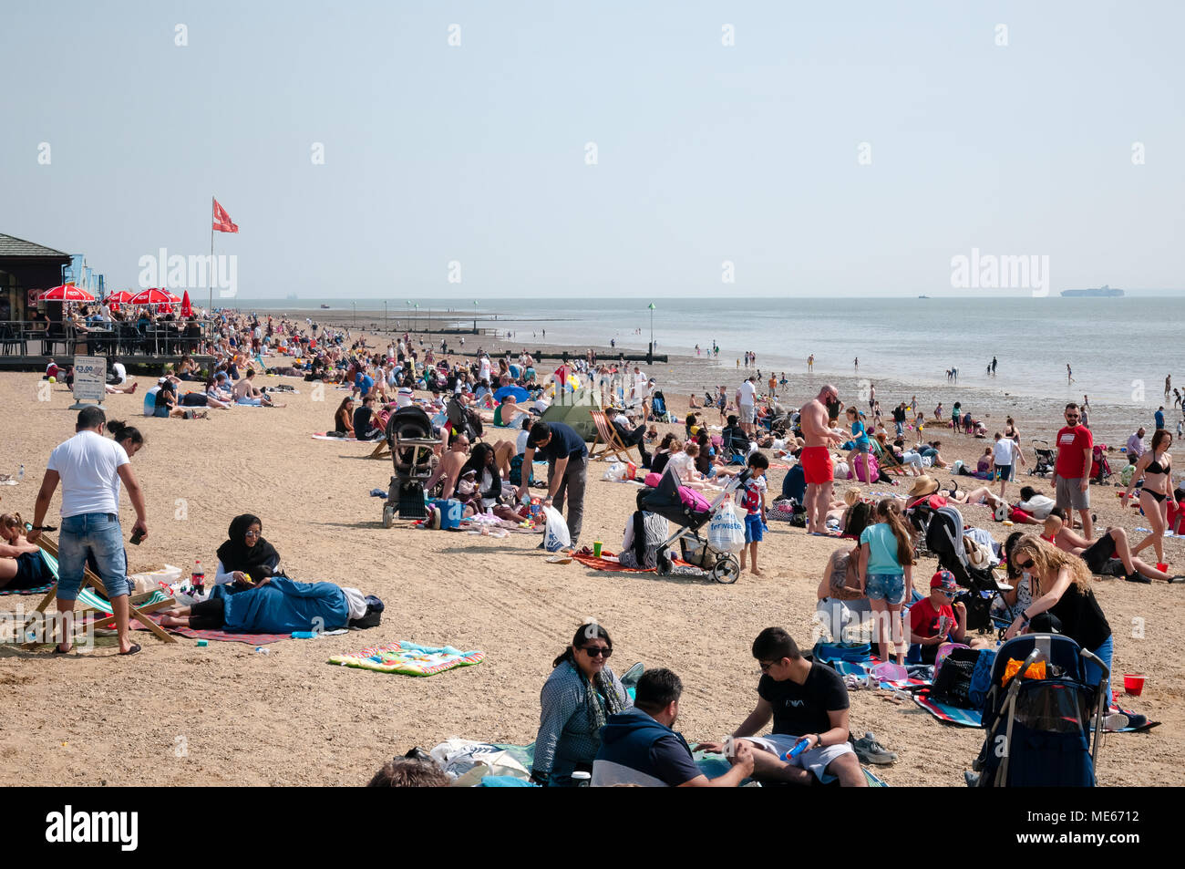 Familien genießen Sie einen Tag in Southend Stockfoto
