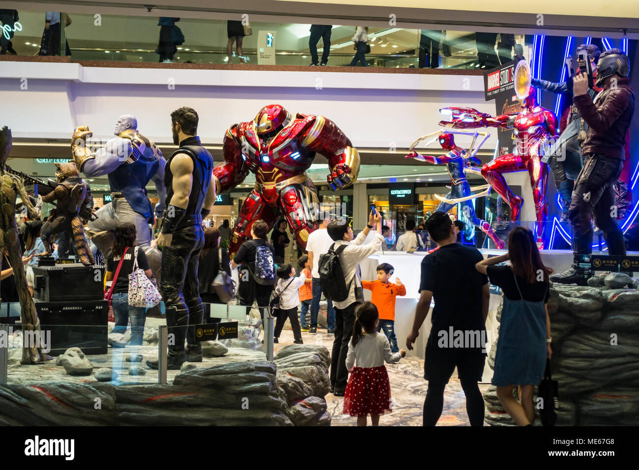 Marvel Superheroes Marketing Kampagne von Blockbuster Film bei Shopping Mall (Mitte), die Förderung von Film Zeichen Stockfoto