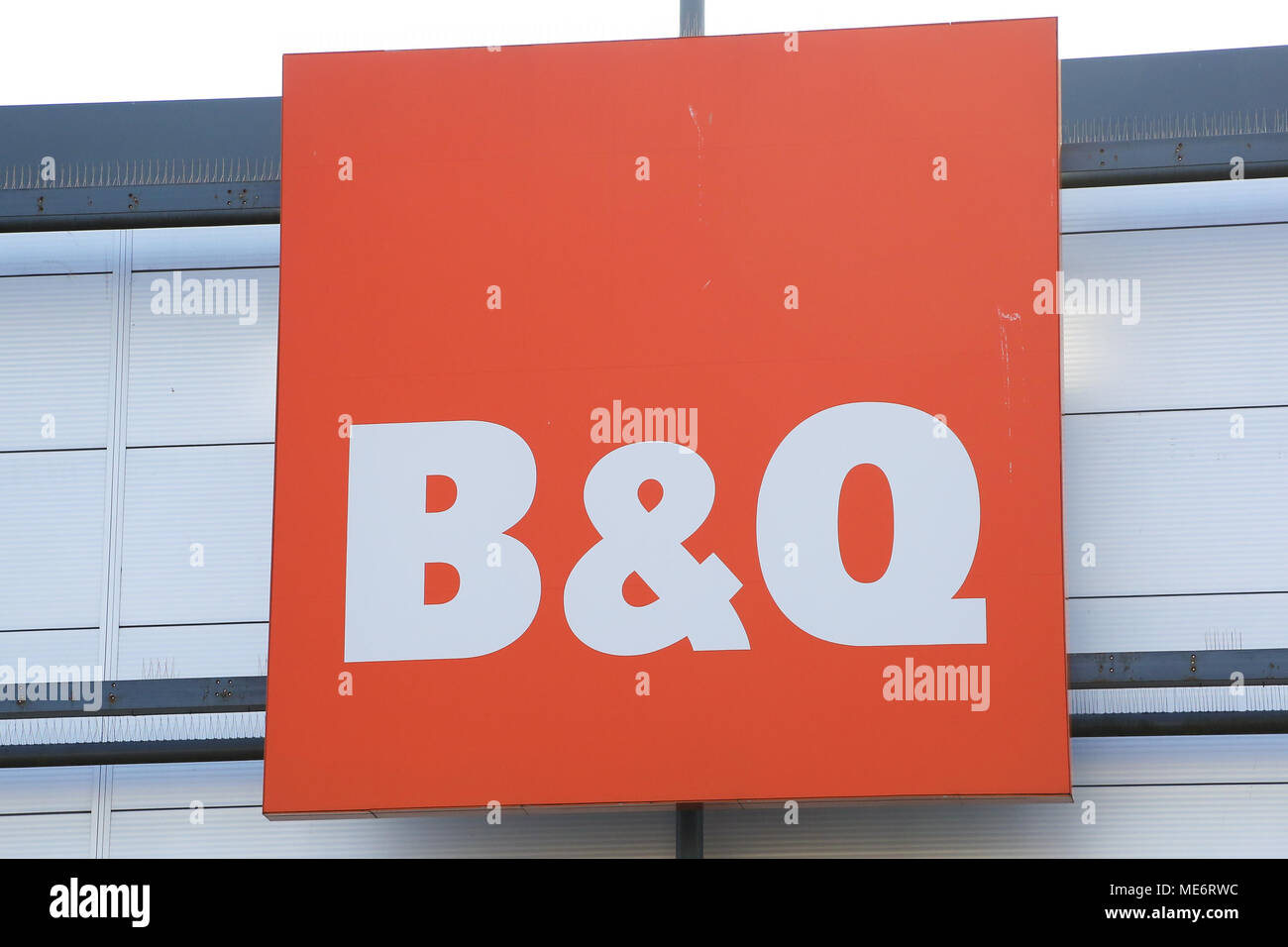 Allgemeine Ansicht von B&Q in Tottenham Hale Shopping Center. B&Q Eigentümer Kingfisher hat einen Rückgang von mehr als 10 Prozent in ihren jährlichen Gewinn und warnt vor einer 'unsichere' UK Outlook nach einer jüngsten Hit zum Umsatz bei. B&Q ist in der Mitte von einer Überholung, der es gesehen hat, 65 Geschäfte geschlossen und Schrägstrich im Vereinigten Königreich und in Irland rund 3.000 Arbeitsplätze in den letzten zwei Jahren. Mit: Atmosphäre, Wo: London, Großbritannien Wann: 21 Mar 2018 Credit: Dinendra Haria/WANN Stockfoto