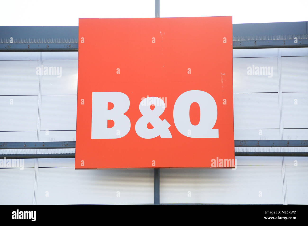 Allgemeine Ansicht von B&Q in Tottenham Hale Shopping Center. B&Q Eigentümer Kingfisher hat einen Rückgang von mehr als 10 Prozent in ihren jährlichen Gewinn und warnt vor einer 'unsichere' UK Outlook nach einer jüngsten Hit zum Umsatz bei. B&Q ist in der Mitte von einer Überholung, der es gesehen hat, 65 Geschäfte geschlossen und Schrägstrich im Vereinigten Königreich und in Irland rund 3.000 Arbeitsplätze in den letzten zwei Jahren. Mit: Atmosphäre, Wo: London, Großbritannien Wann: 21 Mar 2018 Credit: Dinendra Haria/WANN Stockfoto