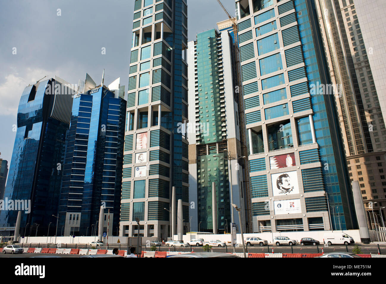 Von Dolphin Energy Tower und andere Wolkenkratzer in der Finanzbereich von Doha, der Hauptstadt von Katar am Arabischen Golf Land Stockfoto