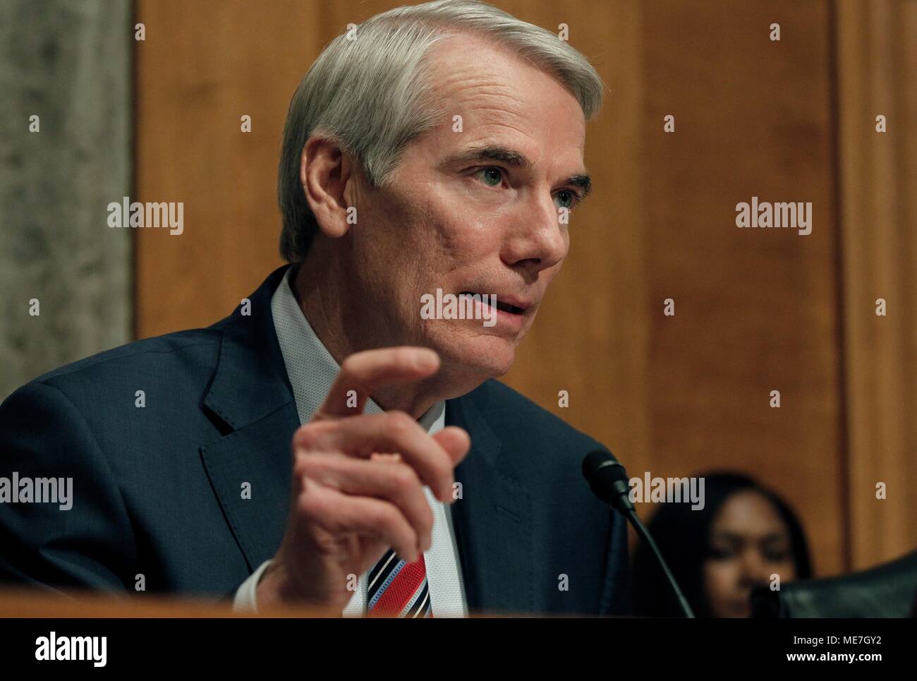 Usa Ohio Senator Rob Portman spricht während der Senat Homeland Security und staatliche Angelegenheiten ständigen Unterausschuss für Untersuchungen Anhörung zur Bekämpfung der opioid Krise Januar 25, 2018 in Washington, DC. (Foto von Glenn Fawcett über Planetpix) Stockfoto