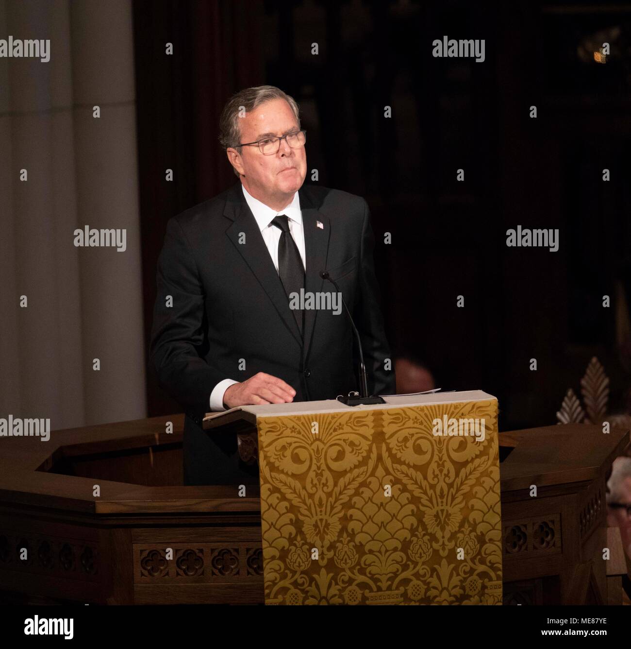 Jeb Bush spricht an der Trauerfeier in der St. Martin's Episcopal Kirche für seine Mutter, ehemalige First Lady Barbara Bush. Stockfoto